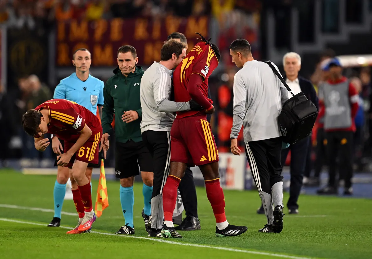Kone Cedera, Mbappe dan Rekan Prancis Beri Dukungan di Laga Roma vs Madrid - sumber: (footballitalia)