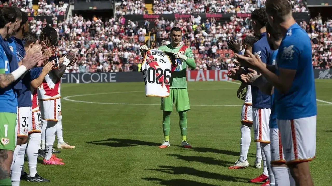 Laga Emil Audero Terhenti Akibat Protes Keras Suporter Rayo Vallecano