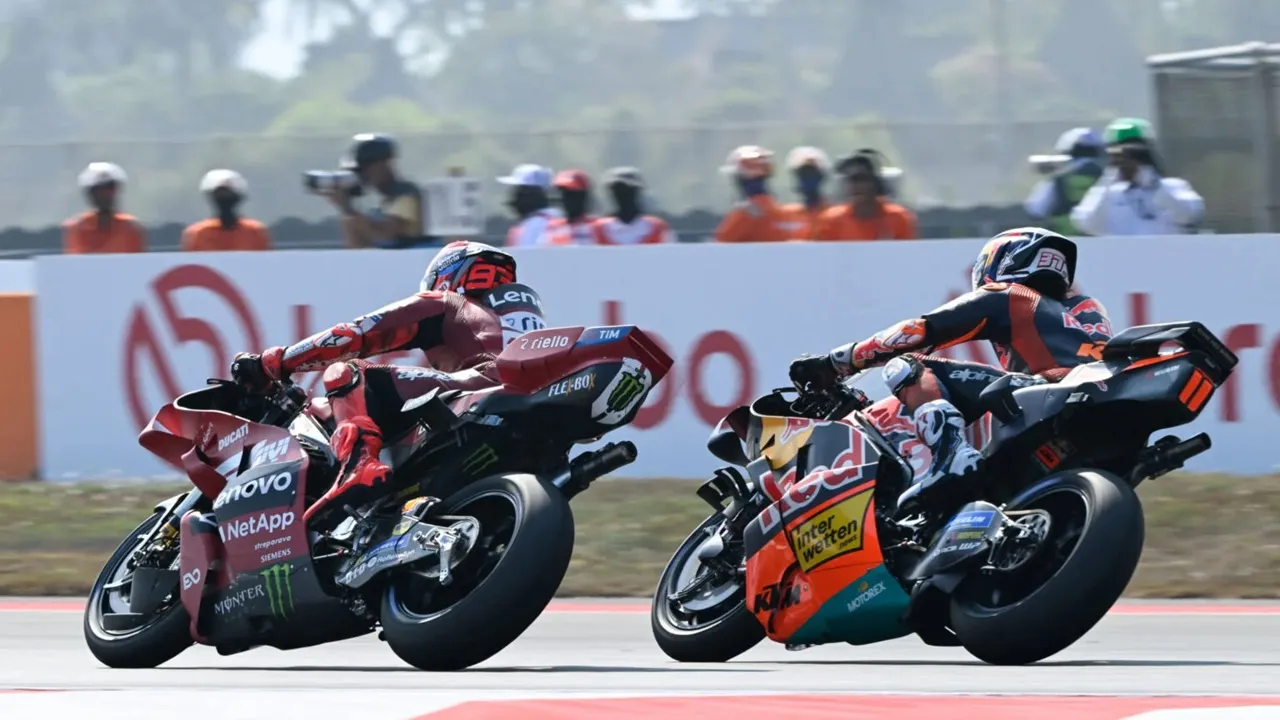 Marc Marquez Ternyata Juga Alami Masalah Ban Saat Duel dengan Pedro Acosta