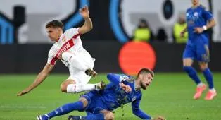 Meski Menang, Promel Kritik Lapangan Slovan Bratislava yang Penuh Pasir
