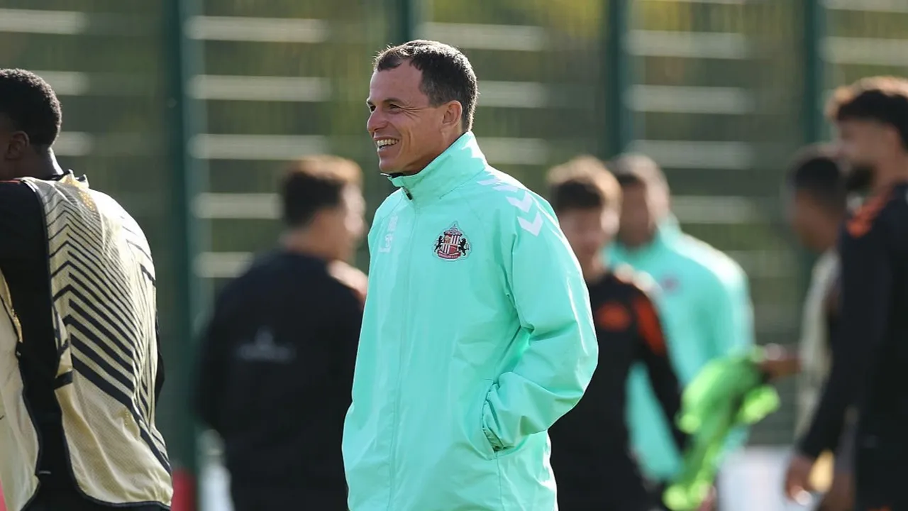 Regis Le Bris mengonfirmasi kondisi kebugaran skuad Sunderland jelang laga Liga Europa dengan Wilson Isidor yang meragukan