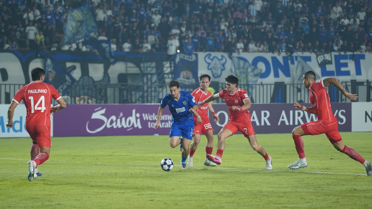 Taklukkan Viettel FC, Igor Tolic Bangga Reaksi Pasukan Persib