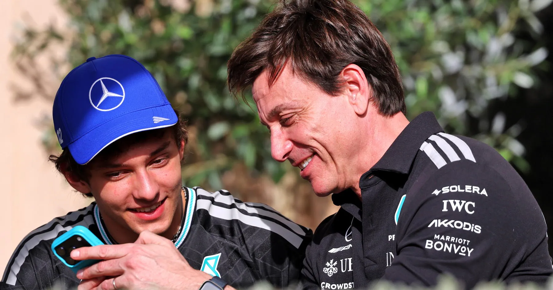 Toto Wolff Bercanda Soal “Bantal Kecil” untuk Kimi Antonelli - sumber: (racingnews365)