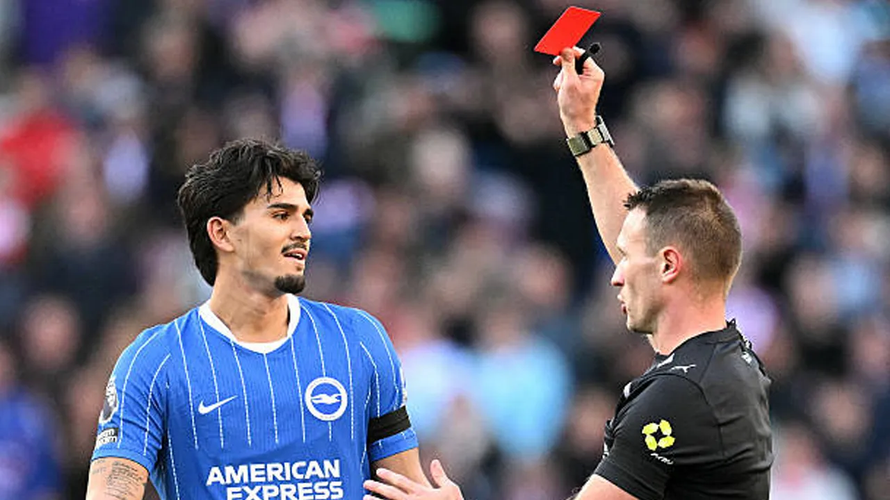 VAR Dinilai Buat Keputusan Kontroversial Soal Kartu Merah Pascal Struijk