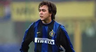 Berkelahi dengan Mancini, Alvaro Recoba: Ia Marah Karena Saya Kurang Lari