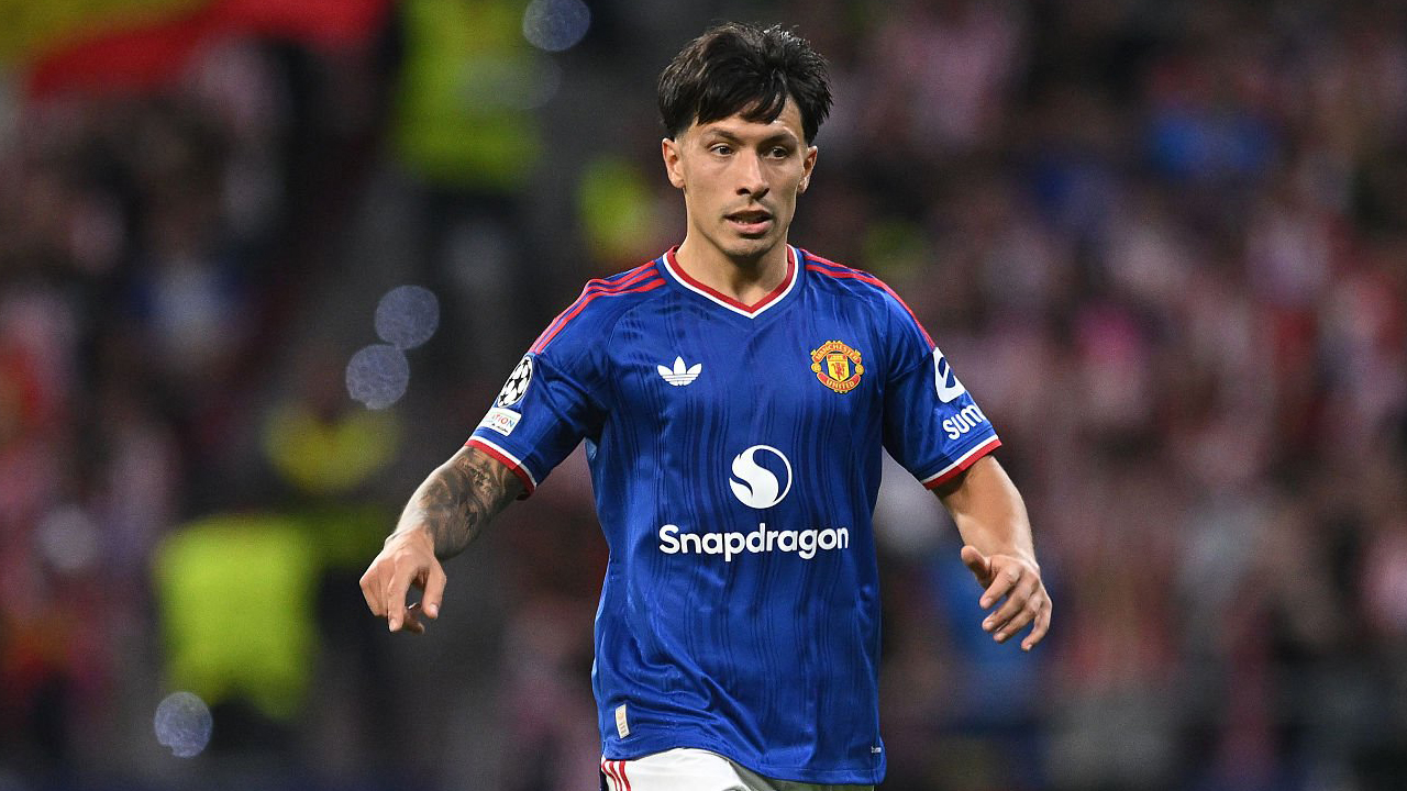 Carragher Sebut Pernyataan Lisandro Martinez Memperkeruh Situasi di MU