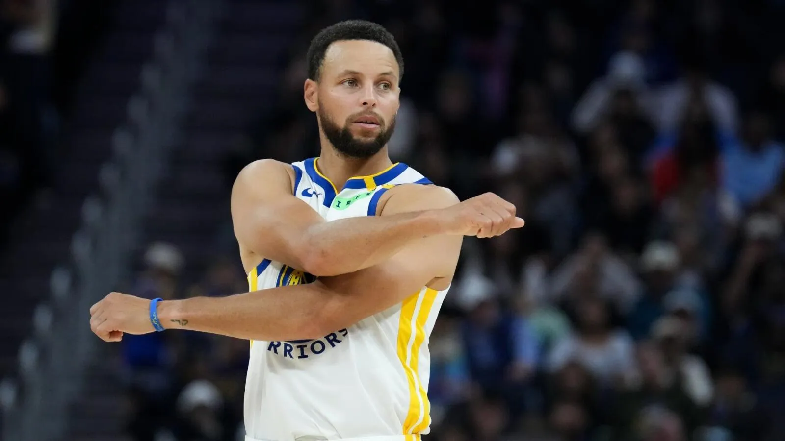 Cedera Hambat Warriors, Curry Frustrasi tapi Tetap Berjuang - sumber: (mainbasket)