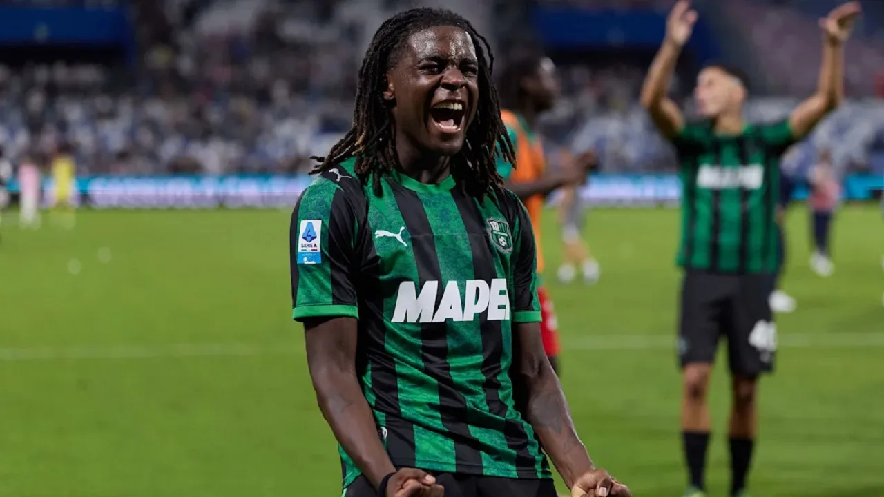 Darryl Bakola Curi Perhatian Amorim, AC Milan Mulai Memantau