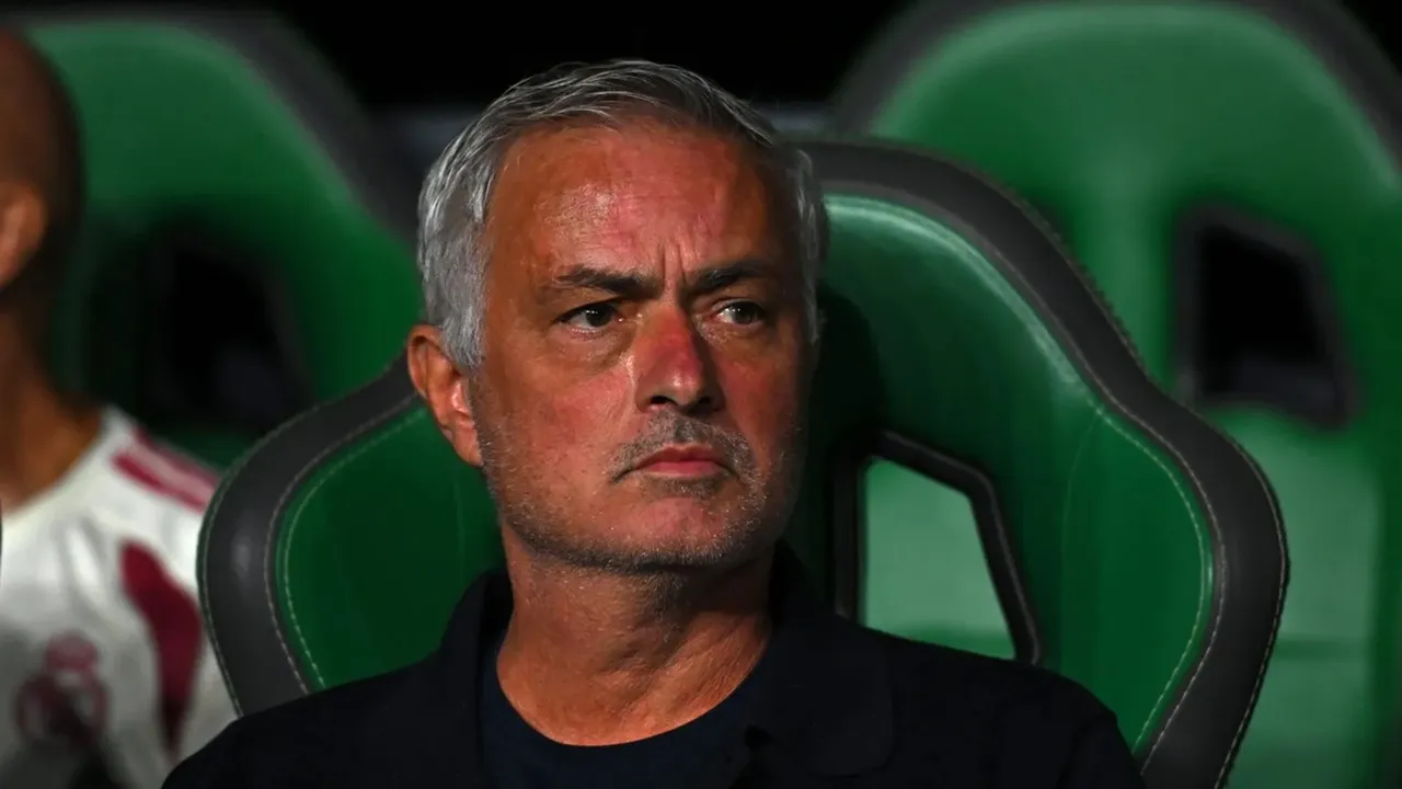 Jose Mourinho Kirimkan Pesan Emosional untuk Fans AS Roma