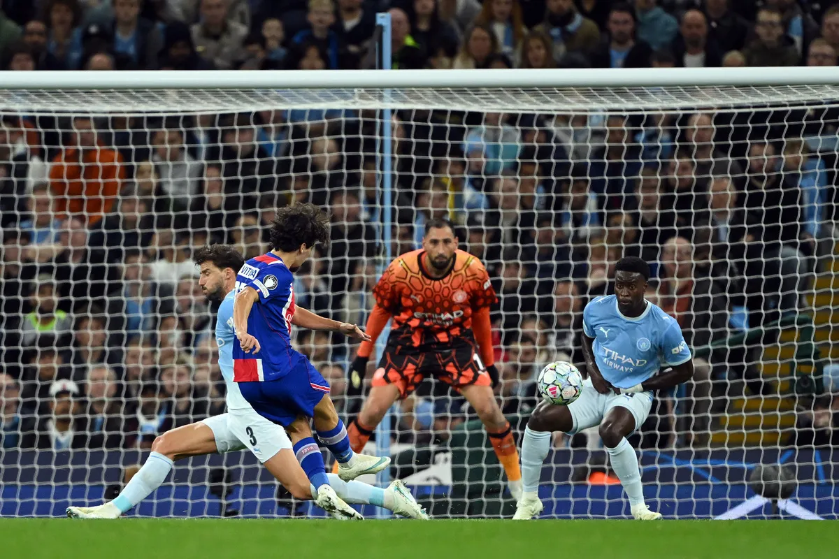 Kritik Menerpa Donnarumma Usai PSG Tumbang 2-4 dari Man City - sumber: (footballitalia)