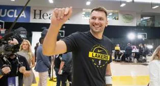 Luka Doncic Raih Penghargaan Perdana Bersama Lakers