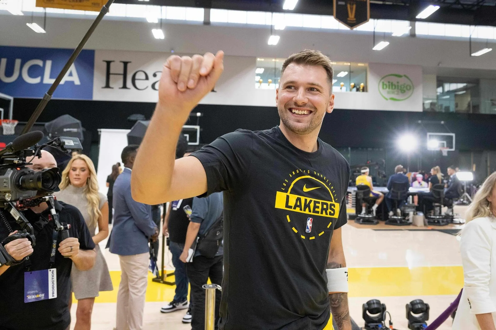 Luka Doncic Raih Penghargaan Perdana Bersama Lakers - sumber: (mainbasket)