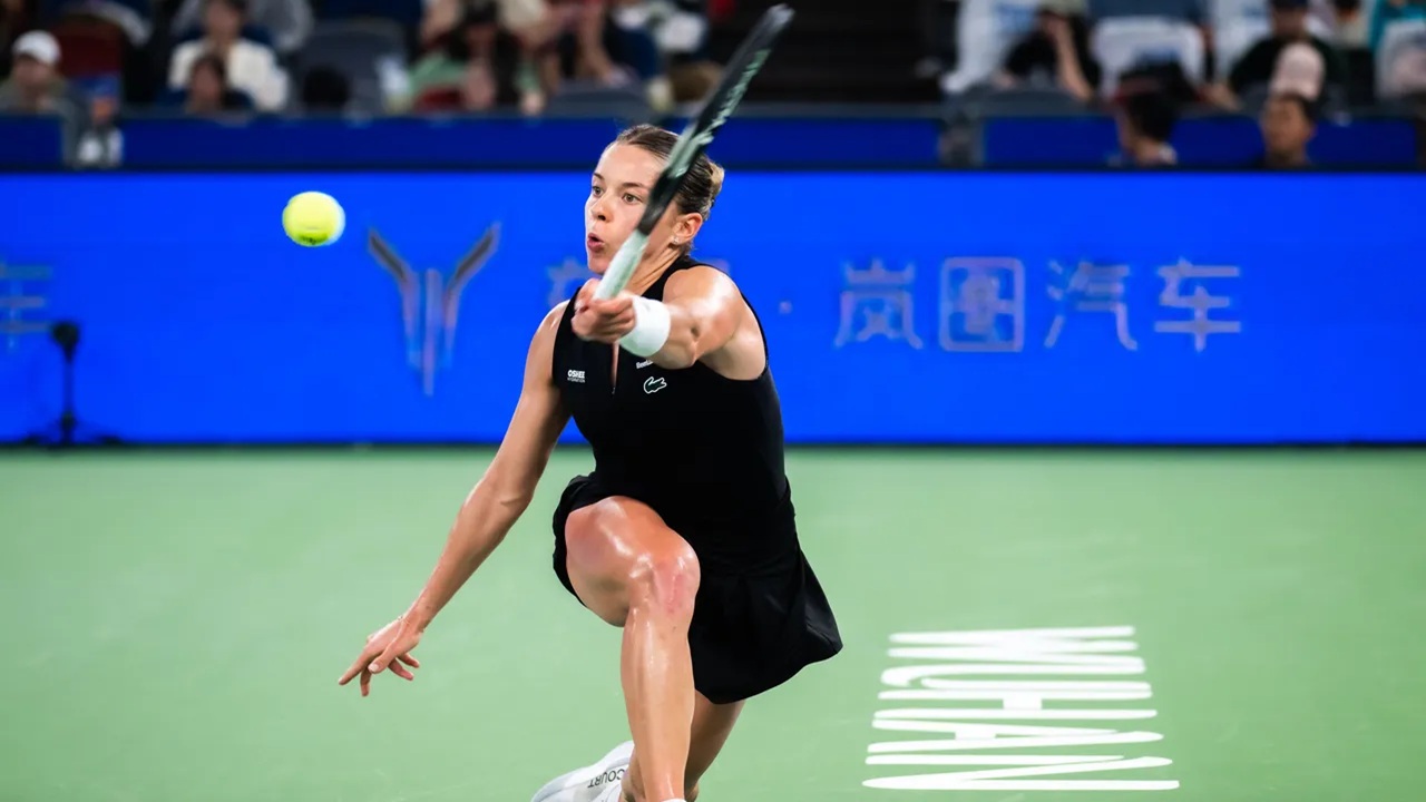Maja Chwalinska Singkirkan Maria Sakkari Dari Wuhan
