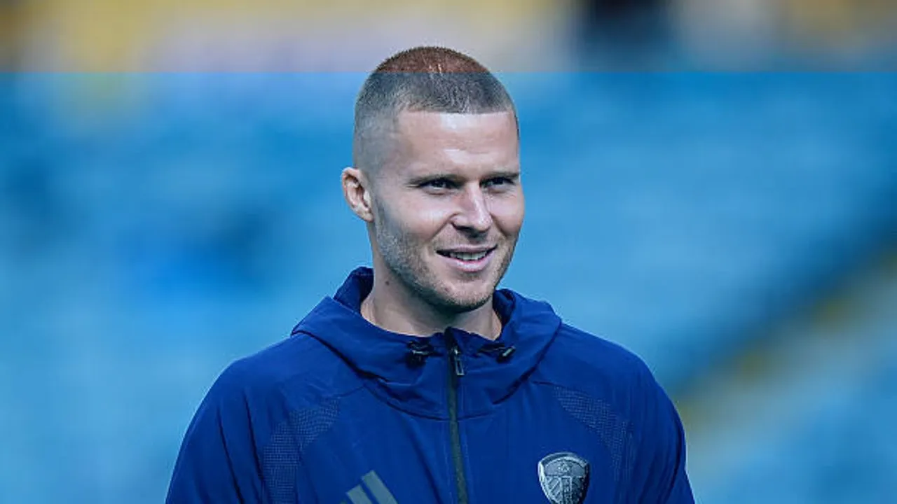Nico Elvedi Puji Persaingan Ketat Lini Belakang Leeds United