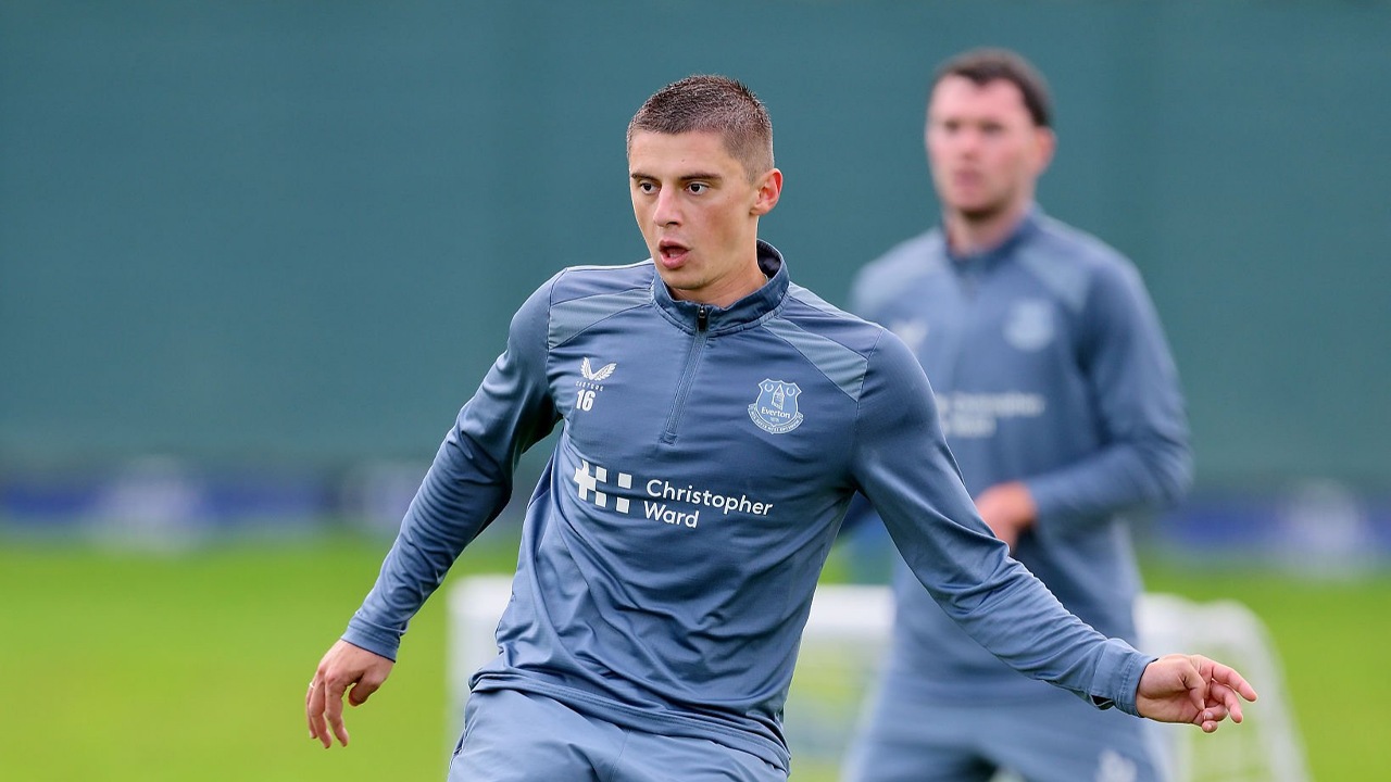 Vitaliy Mykolenko Berpeluang Comeback Lawan Chelsea