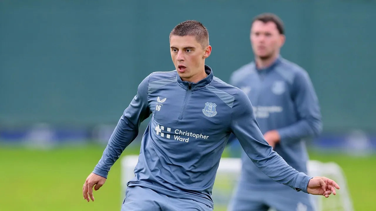 Vitaliy Mykolenko Berpeluang Comeback Lawan Chelsea