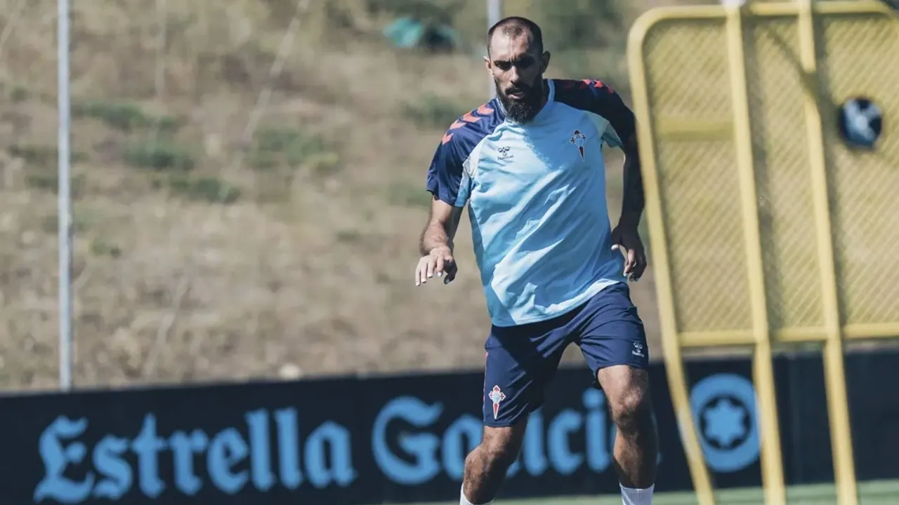 Borja Iglesias Membela Diri dari Para Pengkritik