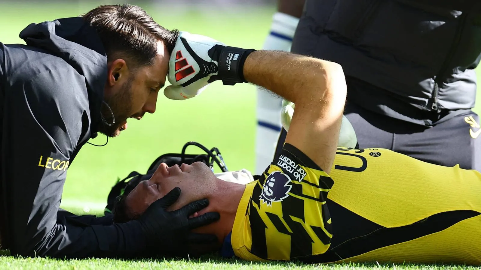 Emi Martinez Alami Cedera Serius di Laga Everton Kontra Chelsea - sumber: (givemesport)