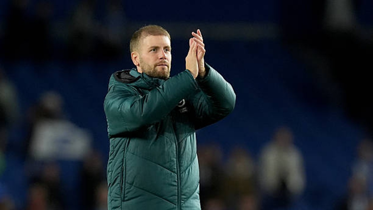 Fabian Hurzeler Jadikan Kritik Fans Brighton Motivasi Lawan Crystal Palace