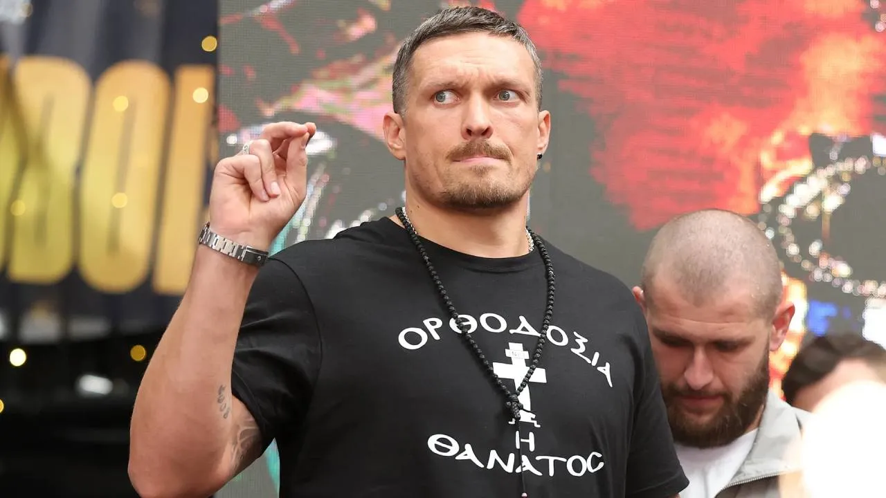 Oleksandr Usyk sempat menjajaki kemungkinan bertarung melawan mantan juara dunia kelas berat Deontay Wilder. (Foto: Fight TV)
