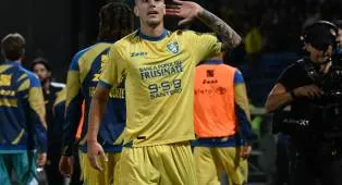 Serie A: Raimondo Toreh Hattrick, Frosinone Taklukkan Sassuolo 4-2