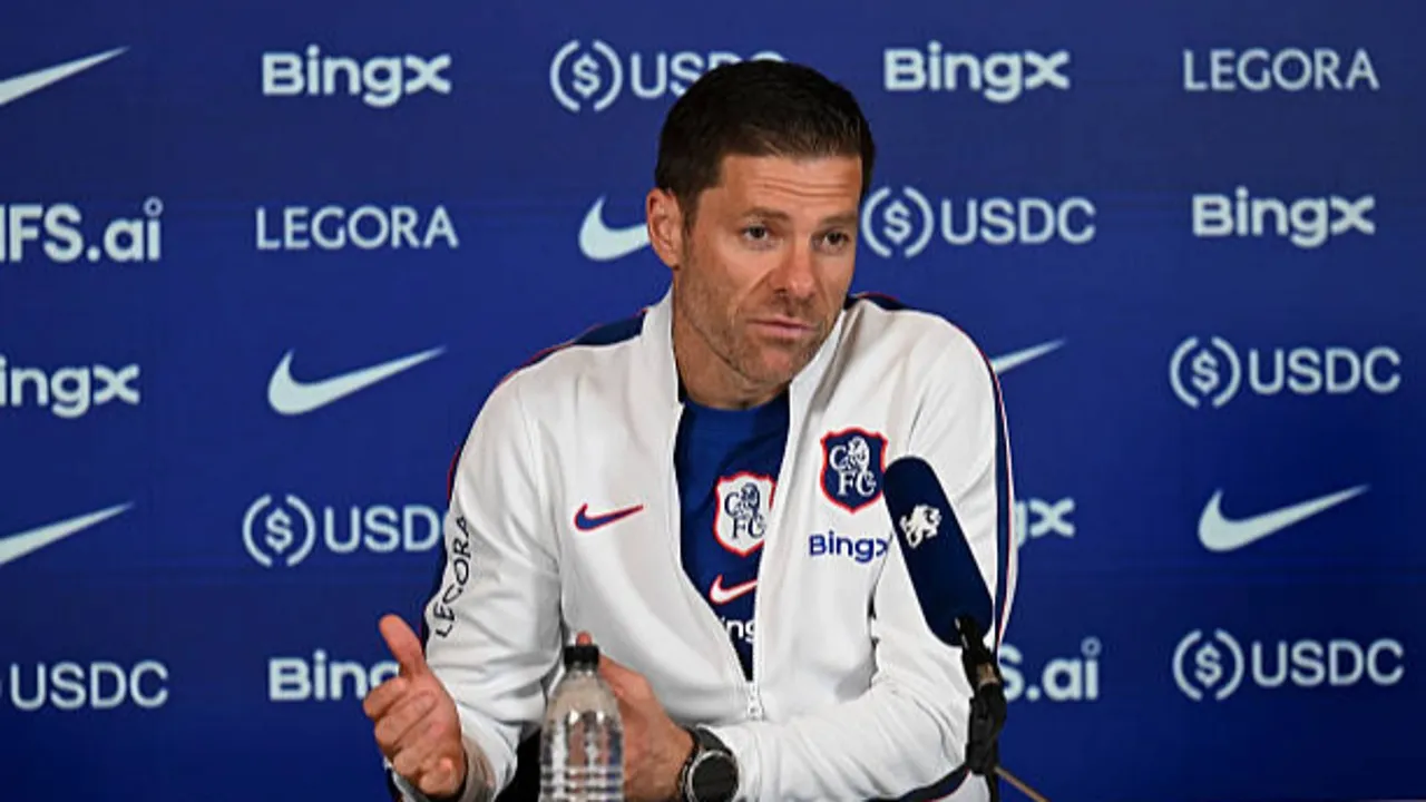 Xabi Alonso menilai terlalu dini untuk menyimpulkan perkembangan Chelsea dan bertekad membenahi keseimbangan lini belakang tim