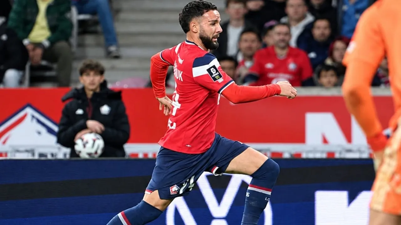 Calvin Verdonk masuk sebagai pemain pengganti saat Lille menghadapi Brest.