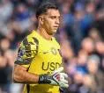 Emiliano Martinez Harus Jalani Operasi Rahang Usai Tabrakan Horor
