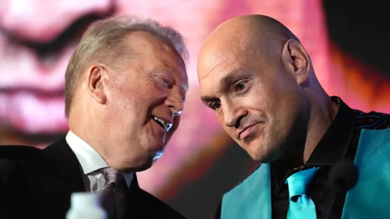 Tyson Fury (kanan) dan Frank Warren. (Foto: Fight TV)