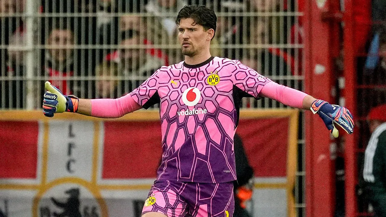 Gregor Kobel Bongkar Penyebab Dortmund Gagal Bobol Gawang Union Berlin