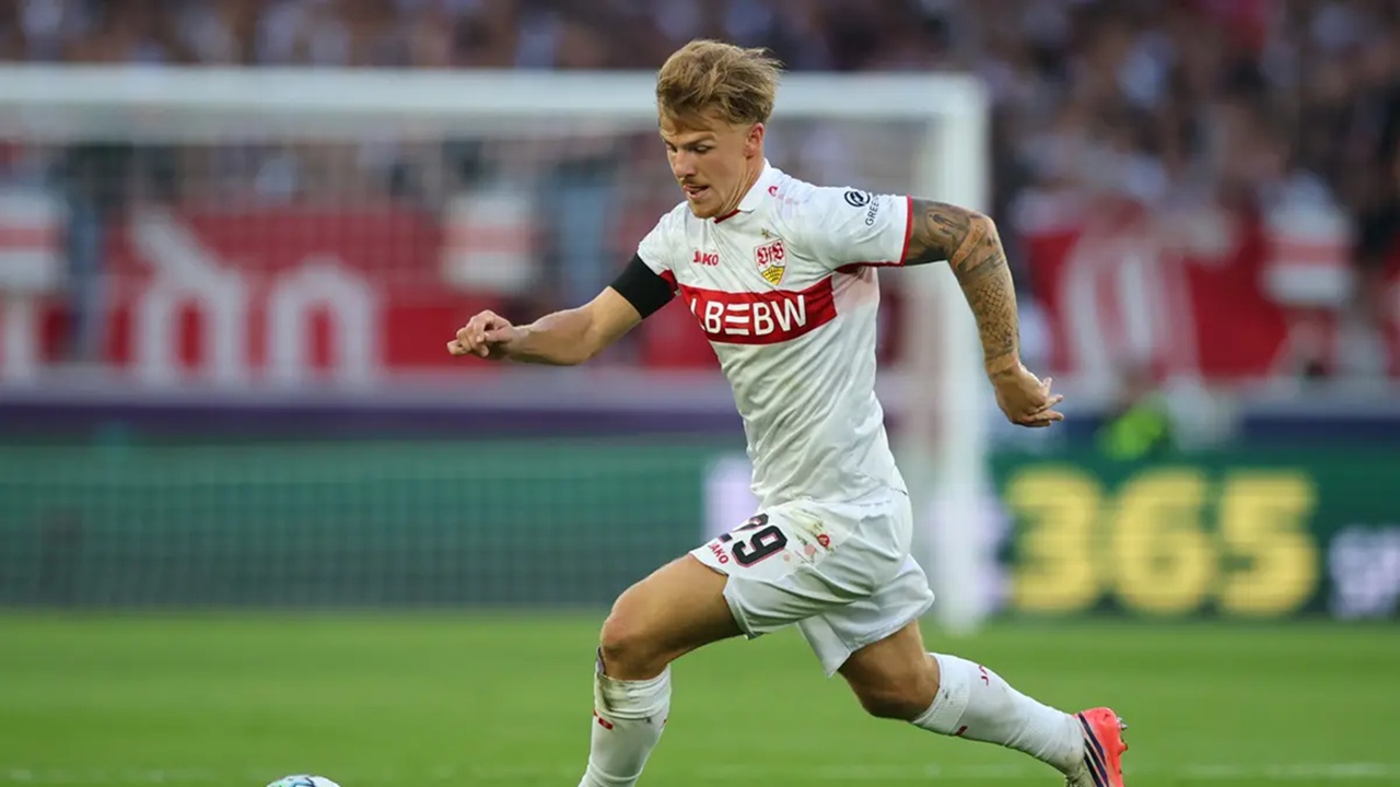 Hansi Flick Dikabarkan Tertarik dengan Bek Muda Stuttgart
