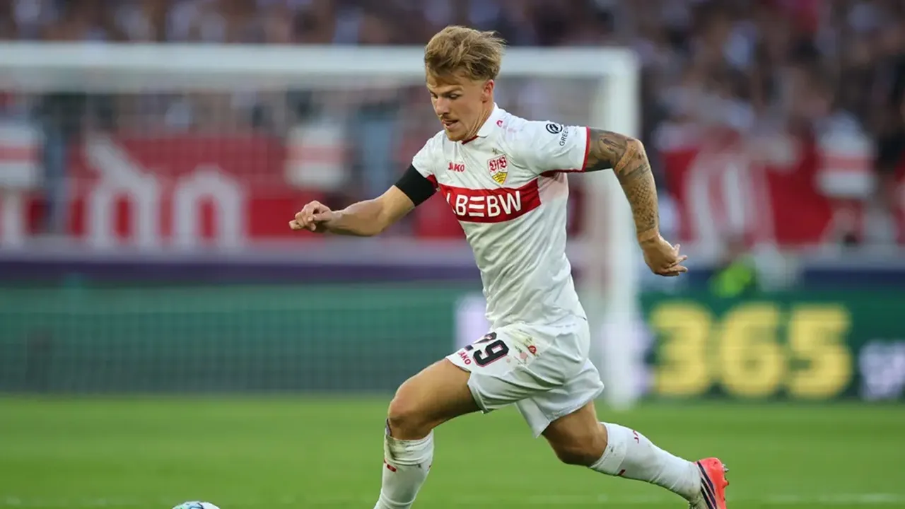 Hansi Flick Dikabarkan Tertarik dengan Bek Muda Stuttgart