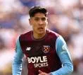Javier Aguirre Bantah Rumor Kepindahan Edson Alvarez ke Valencia