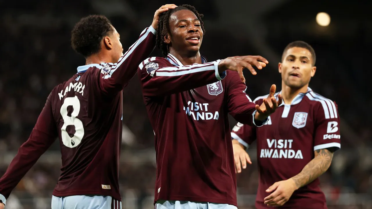 Johan Manzambi Bahagia Jadi Pahlawan Aston Villa di Markas Newcastle