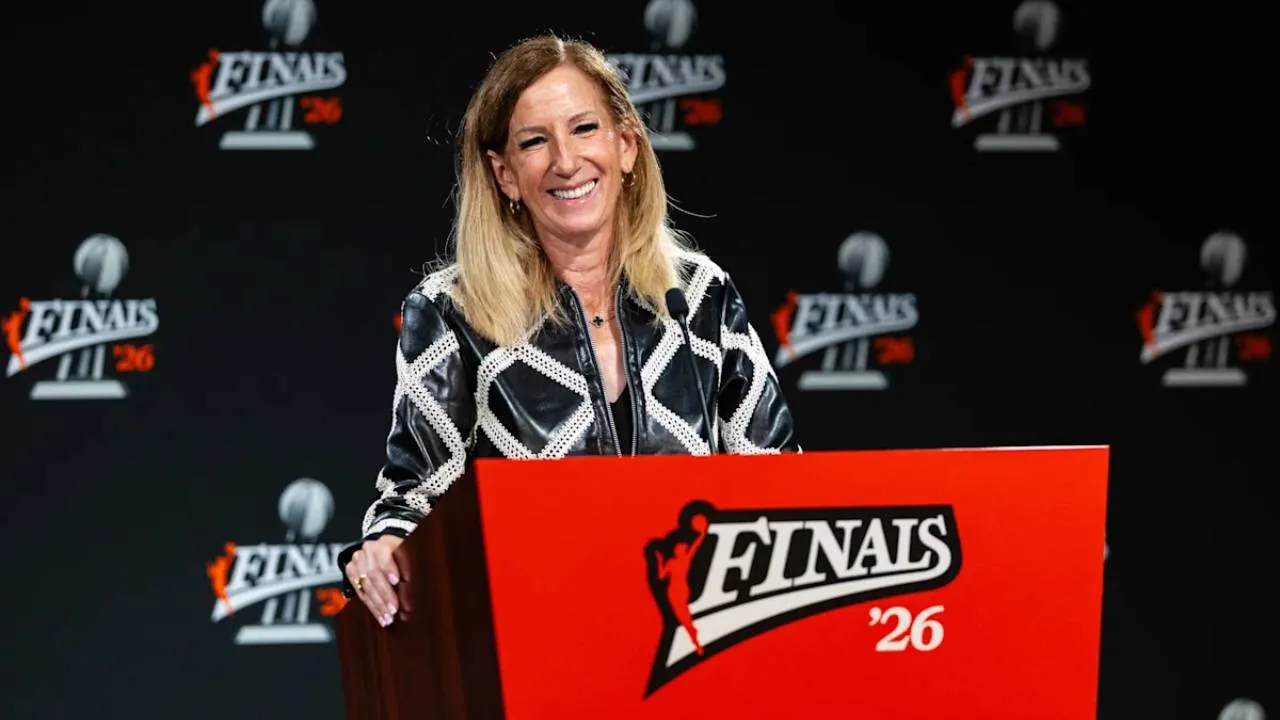 Cathy Engelbert mengakui bahwa memimpin liga membutuhkan mental kuat, terutama di tengah hubungan yang tidak selalu berjalan mulus dengan para pemain. (Foto: AP)