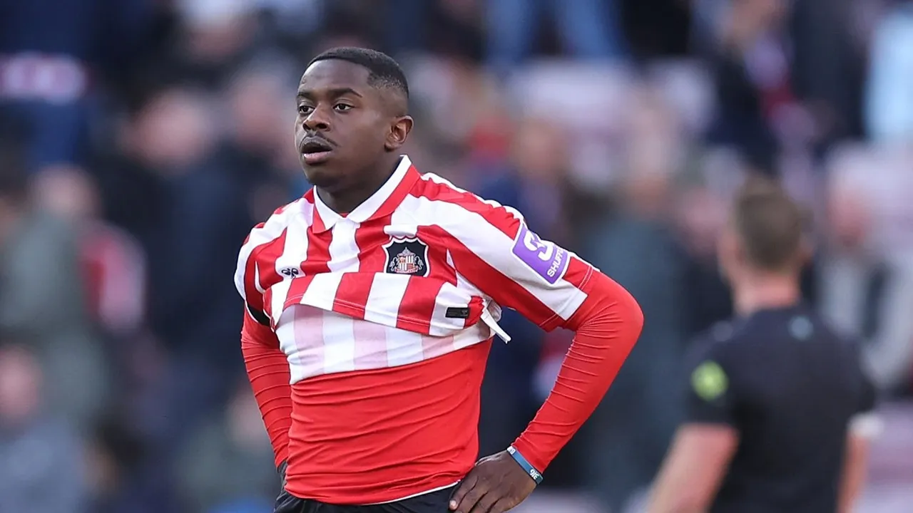 Noah Sadiki Pasang Badan Bela Skuad Lapis Kedua Sunderland
