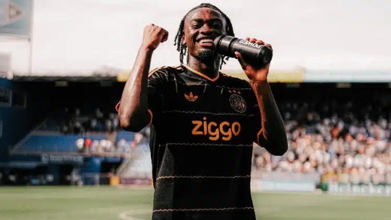 Real Madrid Mengincar Gelandang Muda Berbakat Ajax