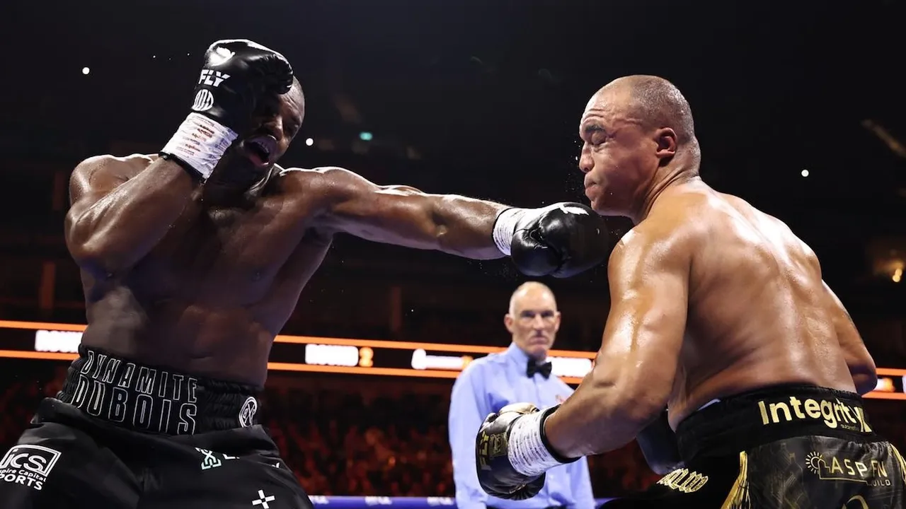 Sukses Tumbangkan Wardley, Daniel Dubois Siap Kuasai Divisi Kelas Berat