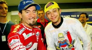 Valentino Rossi Disebut Terinspirasi Max Biaggi Meski Jadi Musuh Bebuyutan
