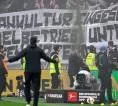 Budaya Suporter Dibungkam, Penggemar SC Freiburg Demo dengan Bola Tenis