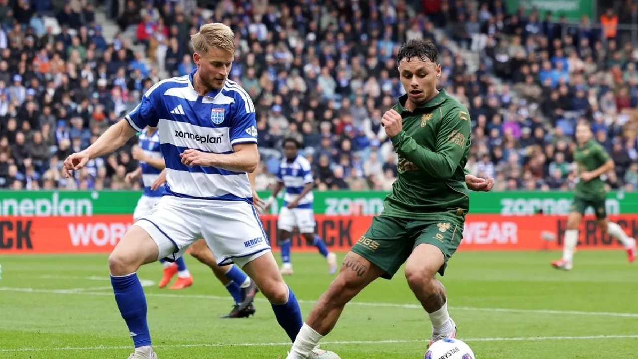 Aksi Dean James dalam laga Go Ahead Eagles vs PEC Zwolle