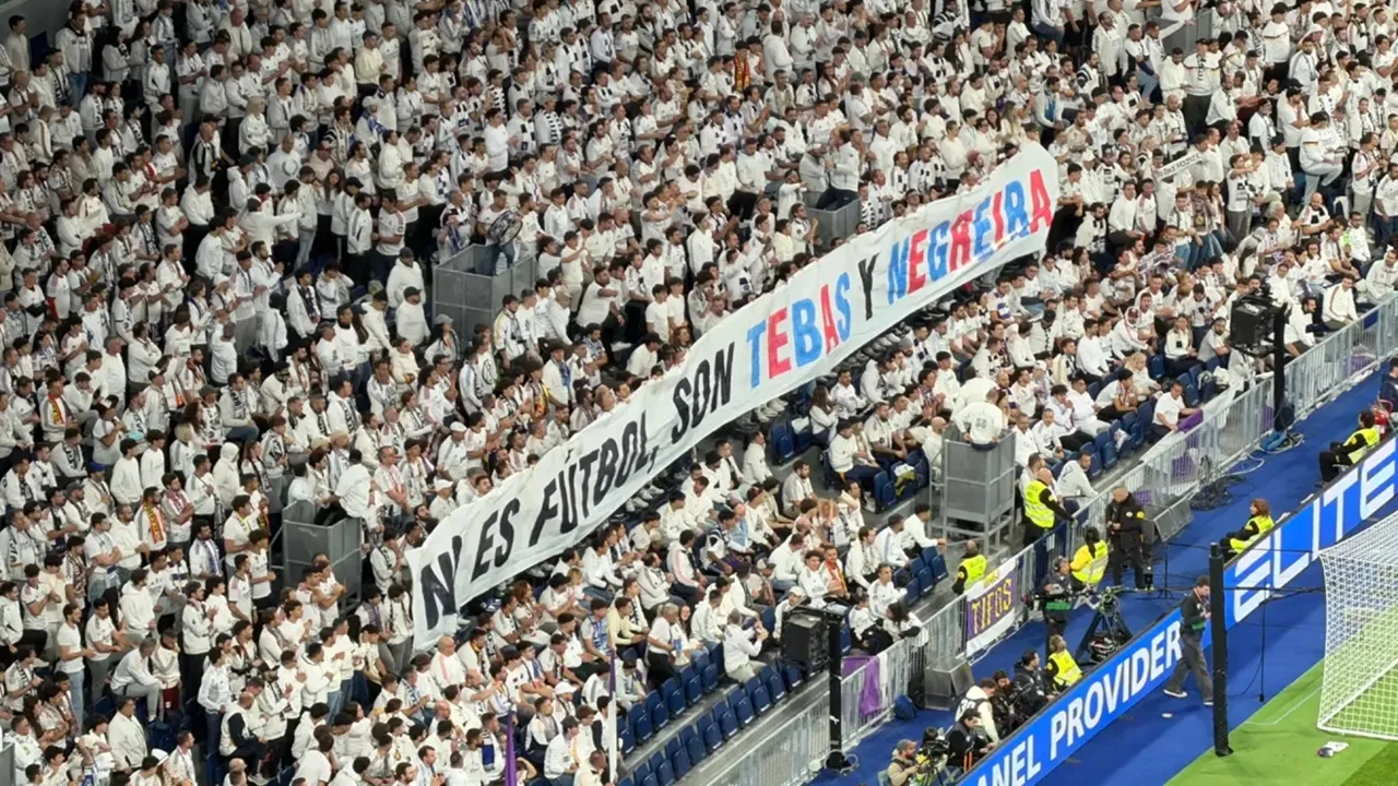 Fans Real Madrid Bernyanyi Tuntut Javier Tebas Mundur