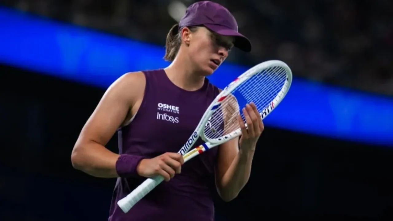 Fisioterapis Iga Swiatek Ungkap Alasan Ia Tak Mundur Dari Semifinal Wuhan Open