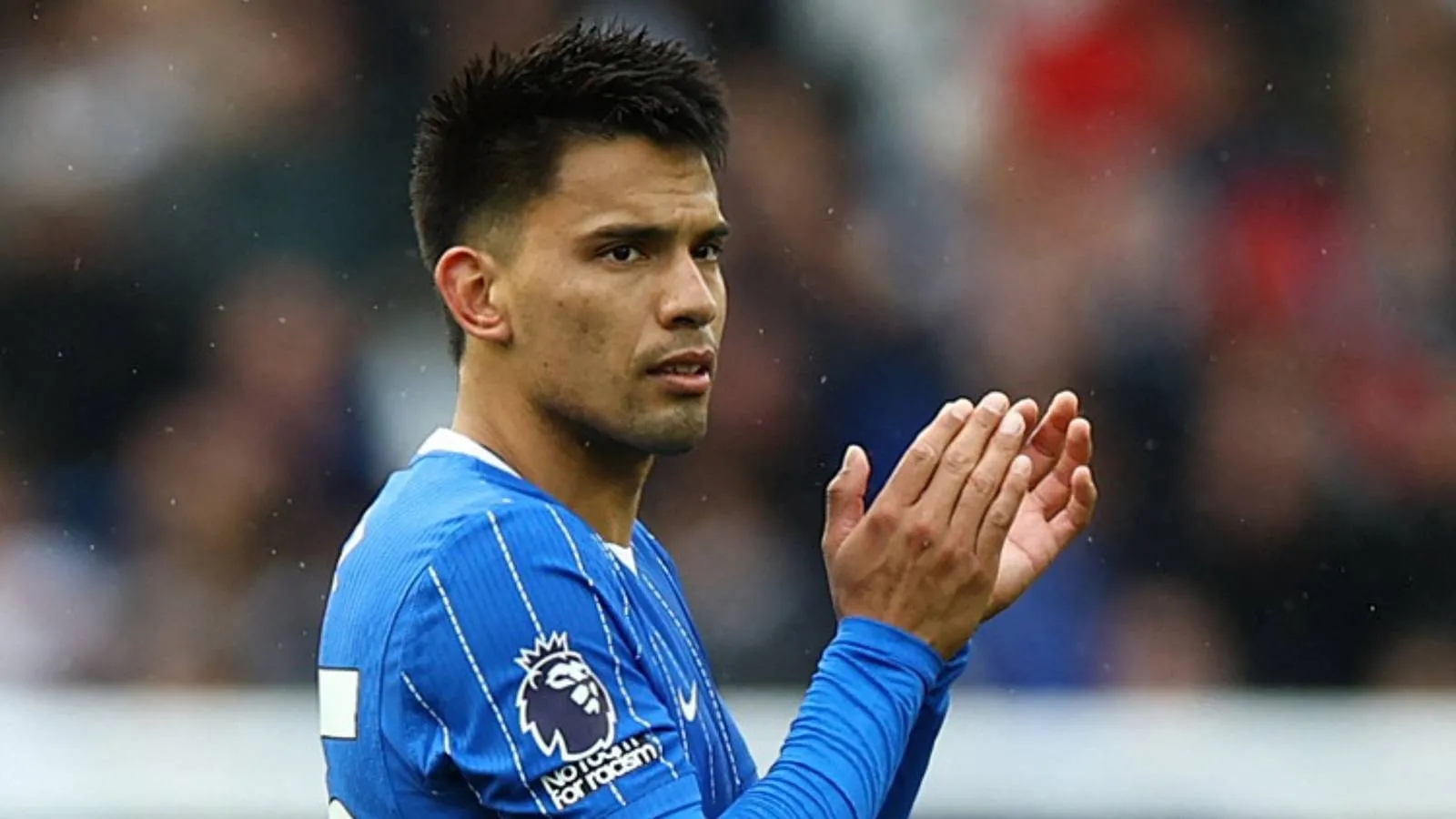 Gol Spektakuler Dari Tengah Lapangan Warnai Sejarah Premier League - sumber: (givemesport)