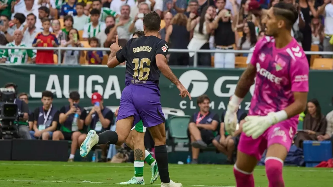 Hansi Flick Berpeluang Geser Posisi Rodri saat Lawan PSG