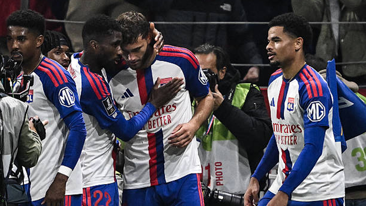 Kalahkan OGC Nice 2-1, Lyon Naik ke Puncak Klasemen Ligue 1