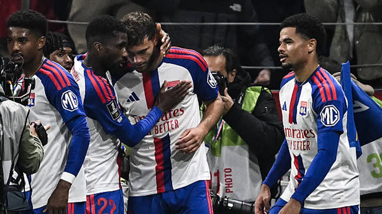 Kalahkan OGC Nice 2-1, Lyon Naik ke Puncak Klasemen Ligue 1