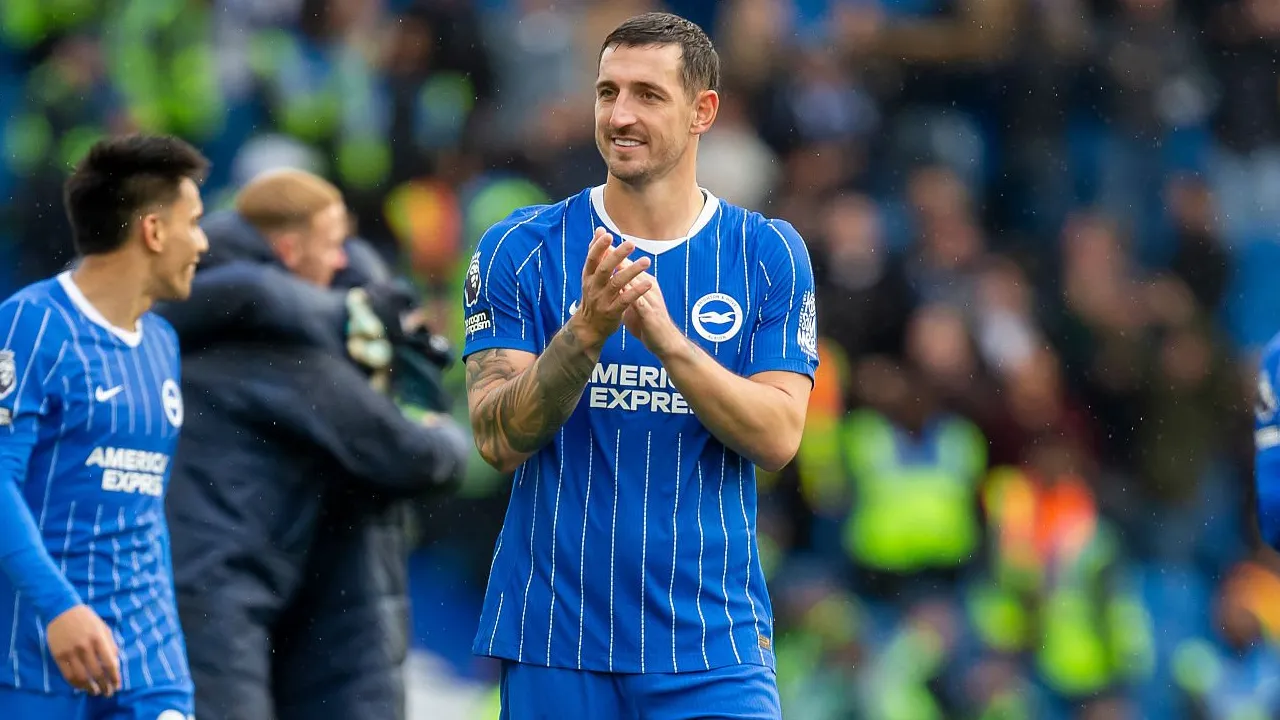 Lewis Dunk Puji Intensitas dan Semangat Brighton Usai Bantai Palace