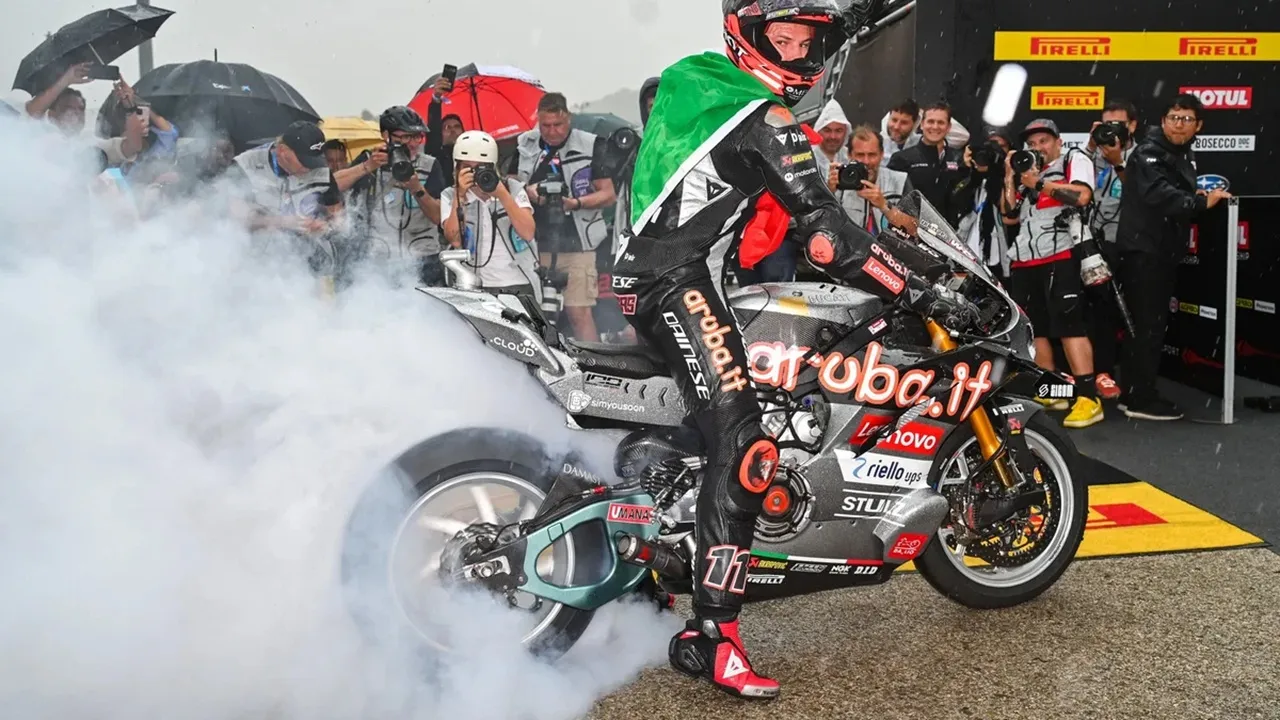 Nicolo Bulega Bangga Bisa Menyamai Rekor Troy Bayliss