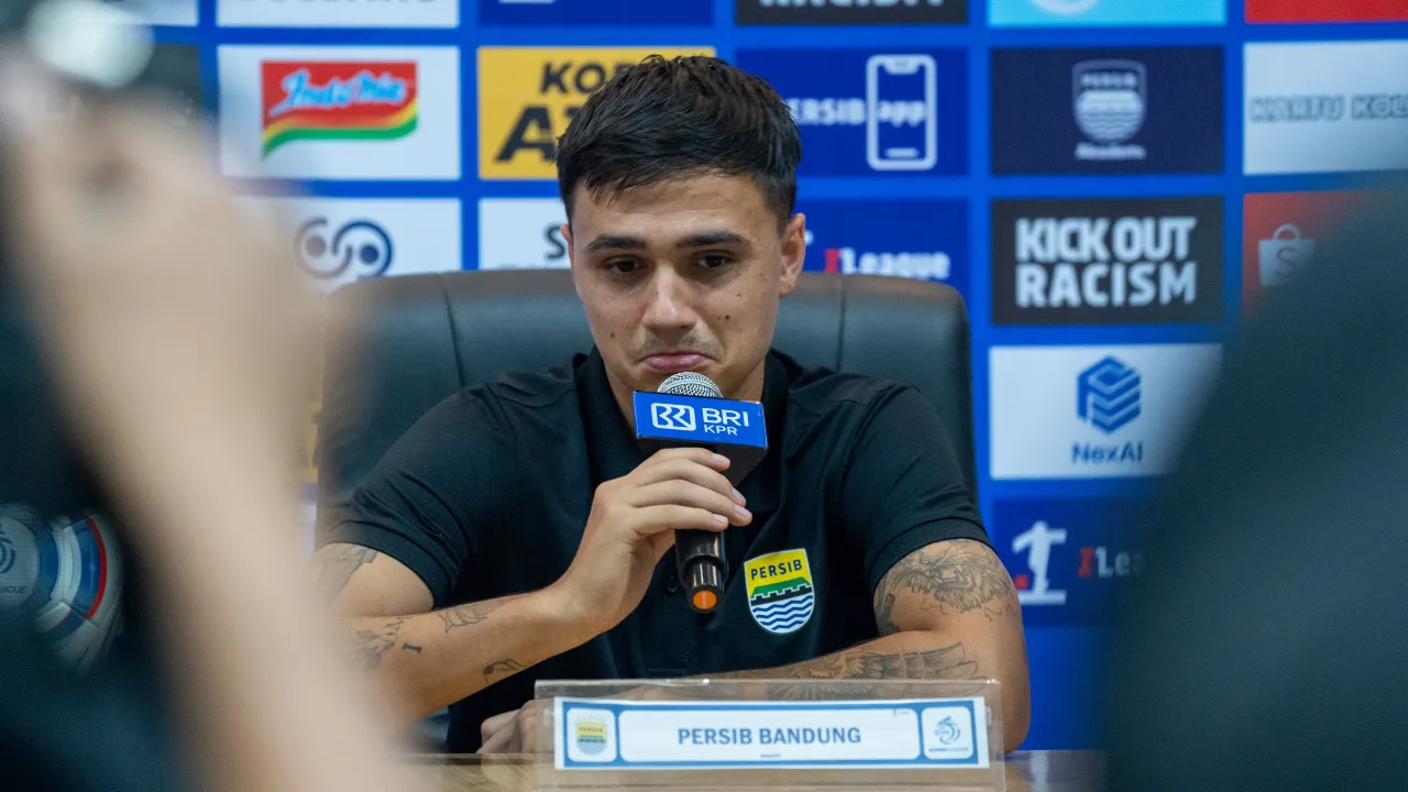 Tanggapan Full Back Persib Raih Tiga Poin Sulit Lawan Persik